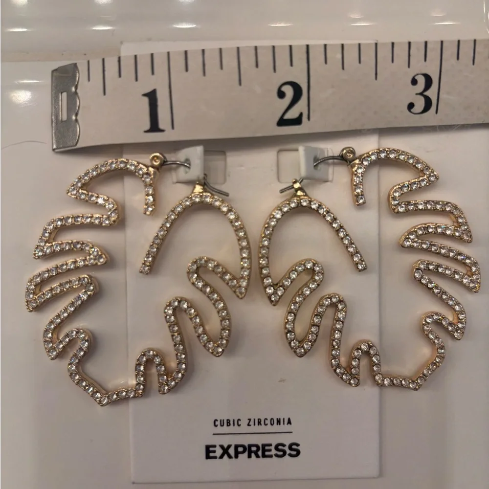 NWT-Express Gold Statement Leaf Earrings - Picture 7 of 7